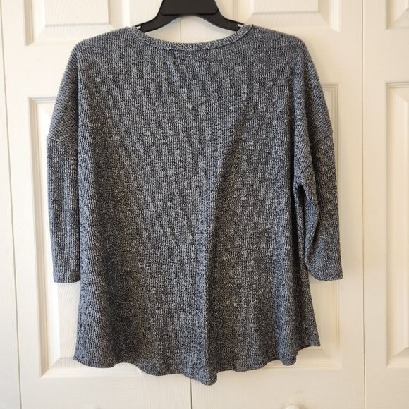 French Laundry Womens Gray Knit Top w Studded Shoulders 3/4 Sleeve Size 1X - Picture 6 of 7